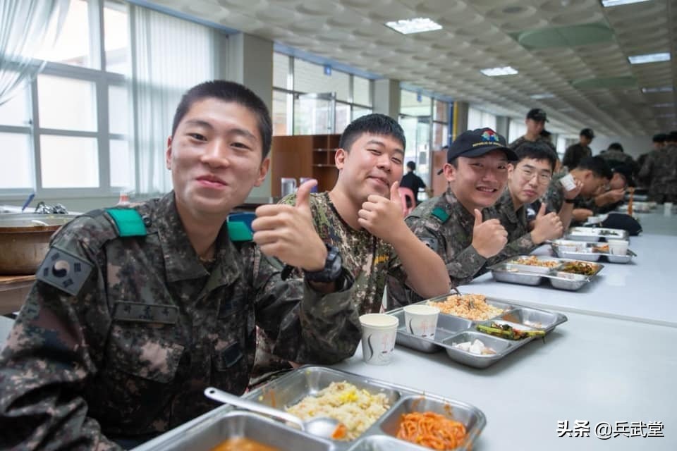 Korean soldiers' food is not as good as prison food?Mainly kimchi, lack ...