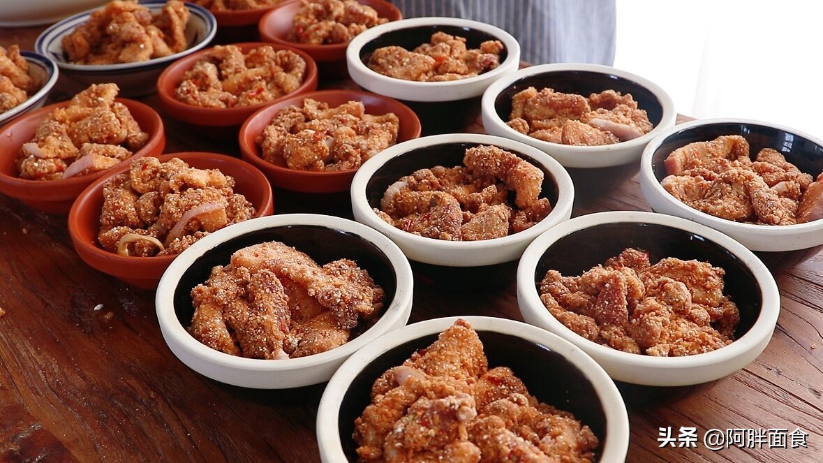 把五花肉放鍋中蒸一蒸，教會你，一層比一層好吃，年夜飯待客有面