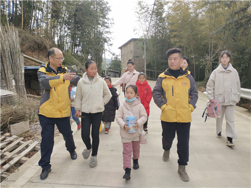 浙江天台有只“放飞的小鸟”与山区“金学霸”