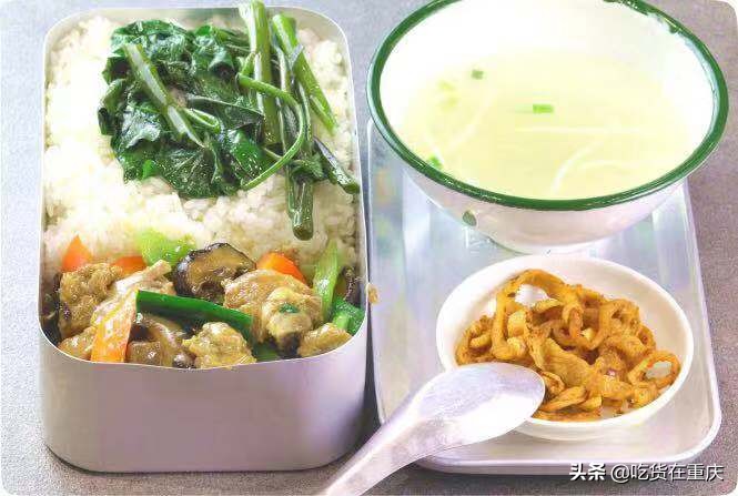 三角粑、麻圆、油钱、油茶····这家店集合了重庆最有名的小吃