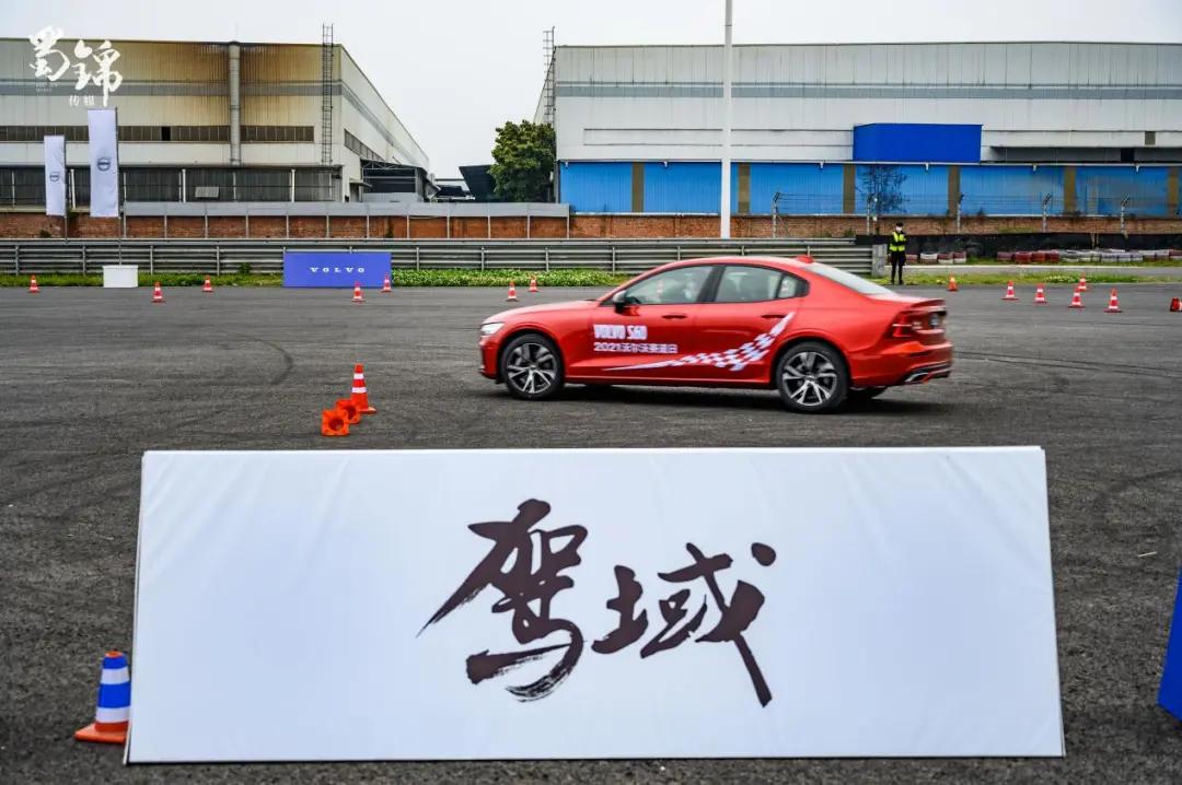 试驾沃尔沃S60，有种加上安全、健康后的“宝马3系”感觉