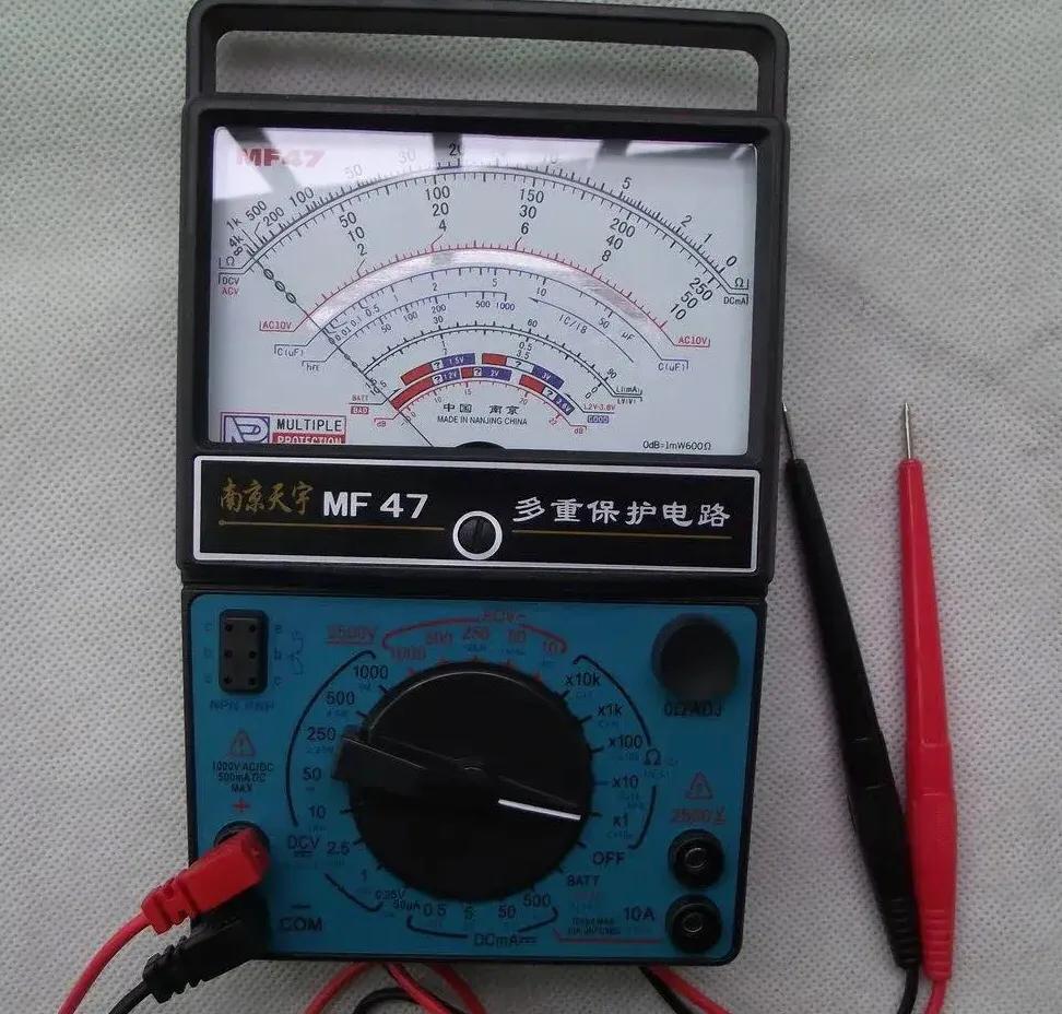 The electric rice cooker is leaking, use a multimeter to remove it