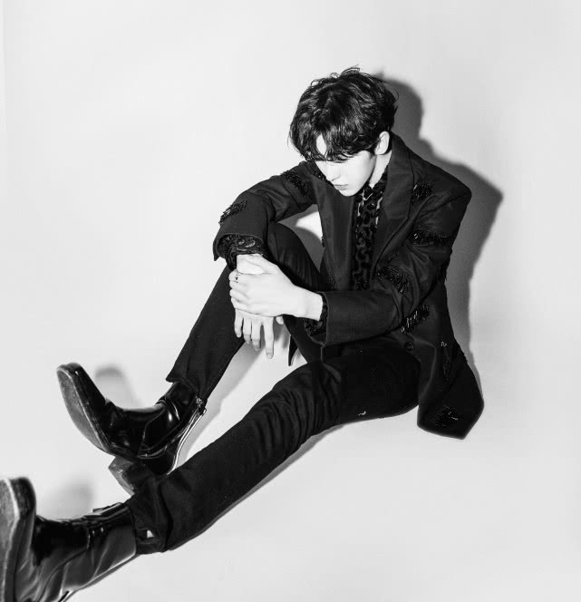 蔡徐坤何穗神仙同框，两位都是超模身材，高级