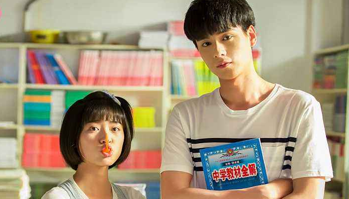 出道即巅峰的演员，于小彤成恋爱艺人，最后一