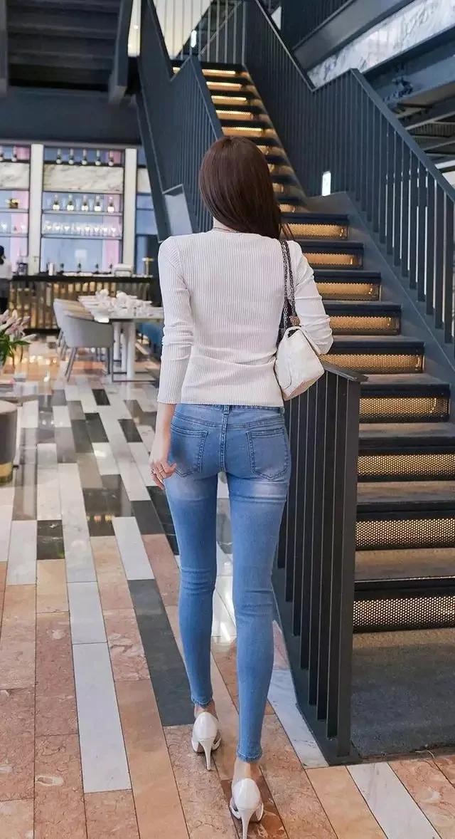 Young lady wearing tight jeans iNEWS
