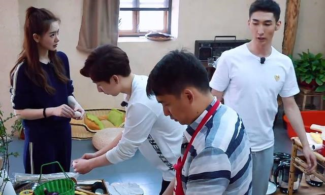 《向往》热度全靠嘉宾，常驻MC缺乏综艺感，网友喊话：郭麒麟留下