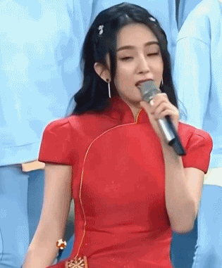 八字|众星春晚首秀谁赢了杨幂红裙惹火 倪妮白到发光张雨绮土上天