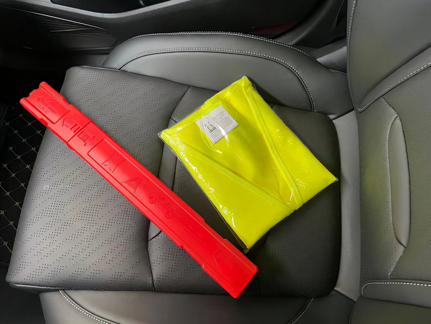 別再讓4S店賺了，手把手教你自己上牌，超簡單，立馬省下2千元