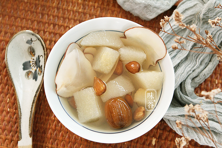 立秋将至，这糖水要多喝，润燥下火，味道清甜，一周喝2次不嫌多