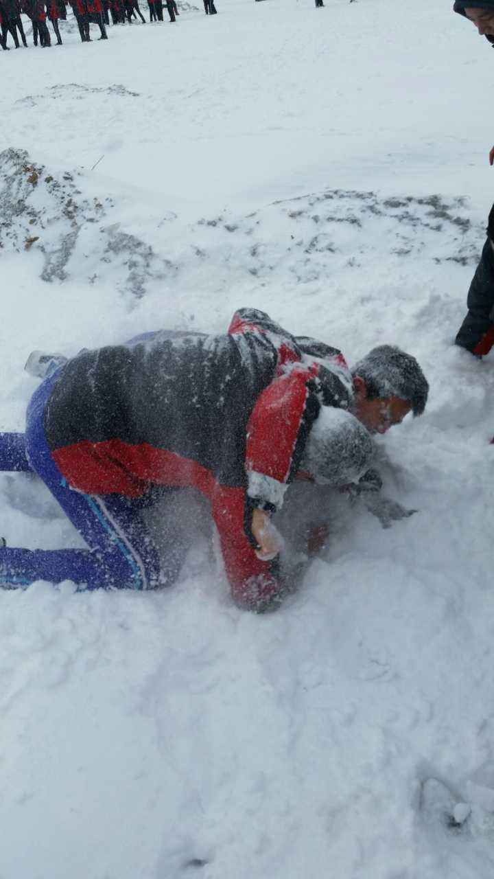 北方人打雪仗都带医保？战斗场面太爽，南方人都酸了