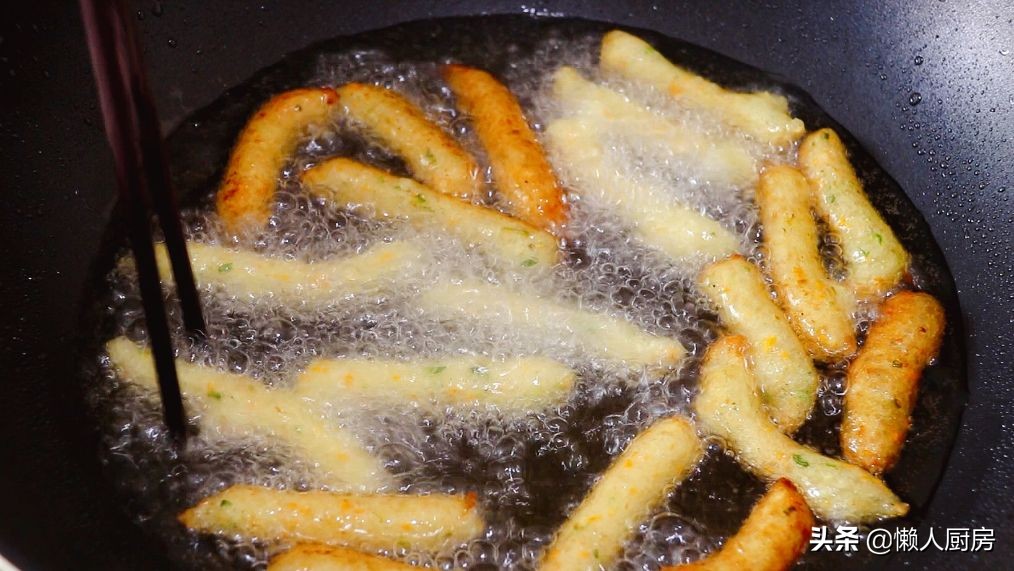 土豆不切条，捣成土豆泥，教你薯条的新做法，香酥可口更好吃