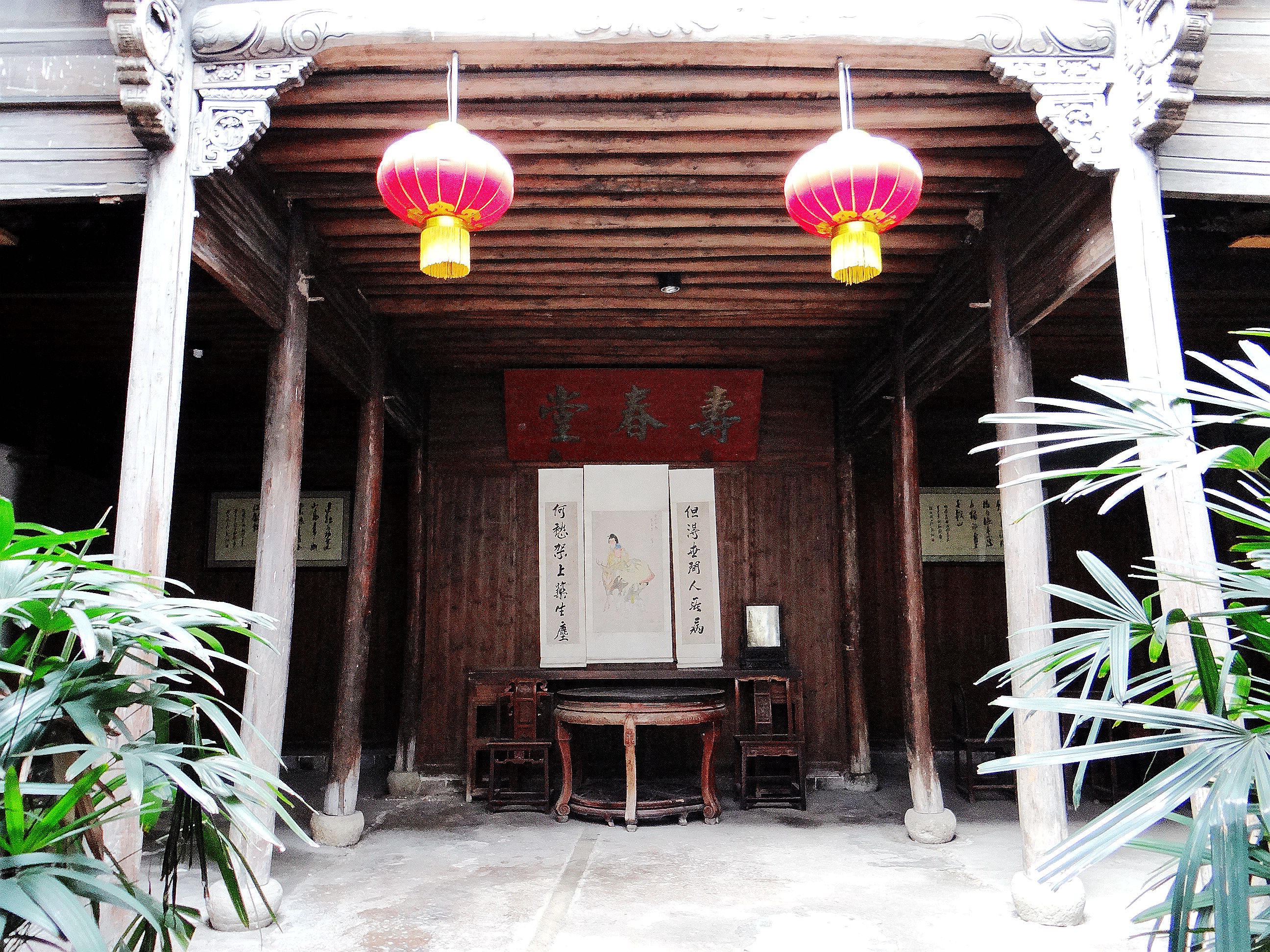 诸葛八卦村构建神奇，后世子孙多以医药为业，这是为了什么原因？