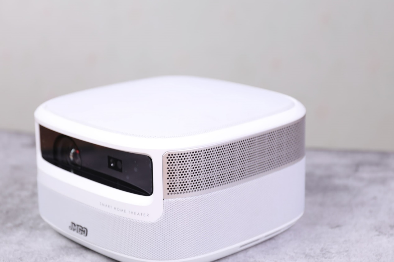 坚果j9智能投影仪使用报告给你更好的家庭影音体验
