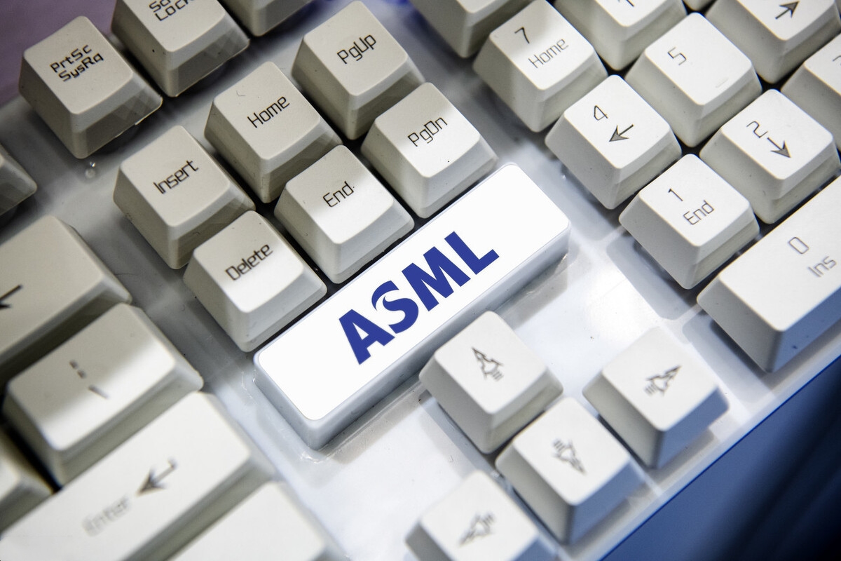 中企刚宣布突破28nm，ASML就急着喊愿意“打折”