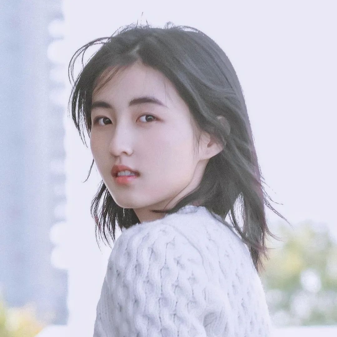 张子枫背后大佬身份曝光，她这15年的成名之路，太不容易了