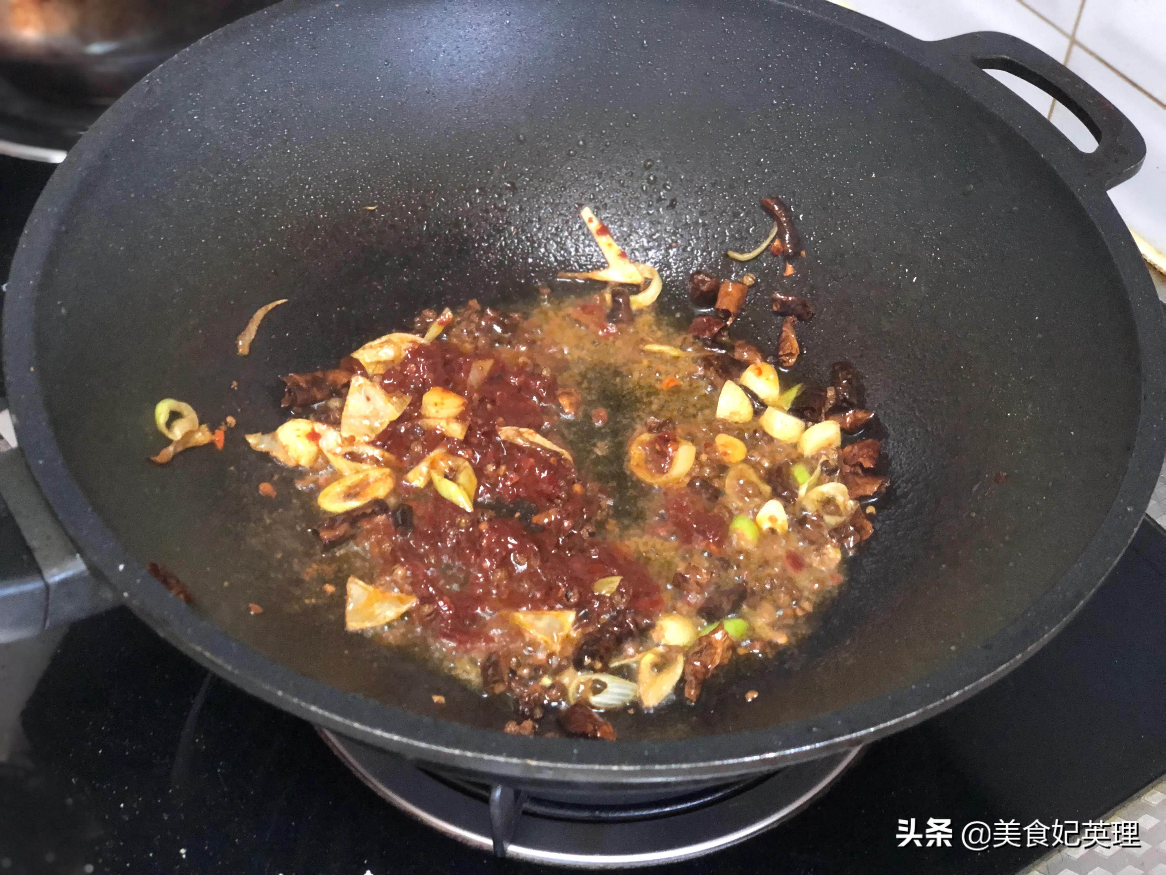 鳕鱼别再炖着吃了，试试这做法，麻辣鲜香巨下饭，老公直竖大拇指