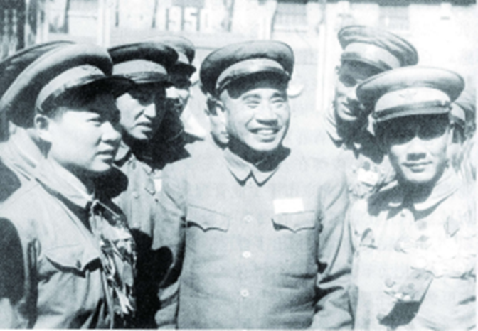 1950年，一解放军干部患病，医生检查后连夜上报，成特等战斗英雄