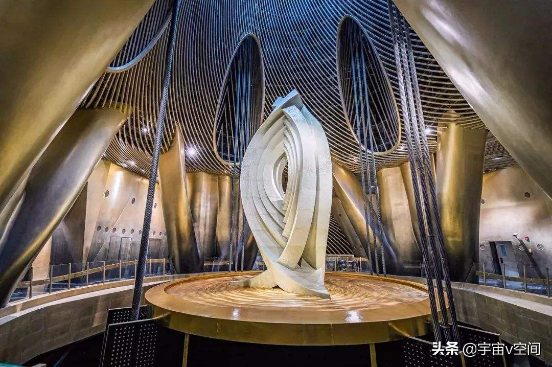 十级风圈内的上海中心大厦，台风中摇摆超1.4米，能抗住烟花吗？