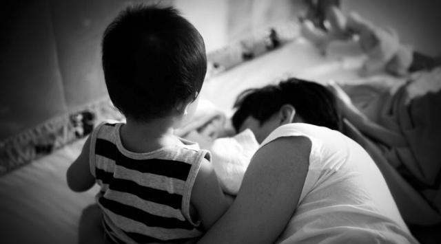 靳东：两次爱上离婚妇女，不顾家人反对娶了二