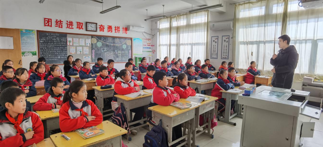 临沂爱心支教团队走进莒南县筵宾镇中心小学