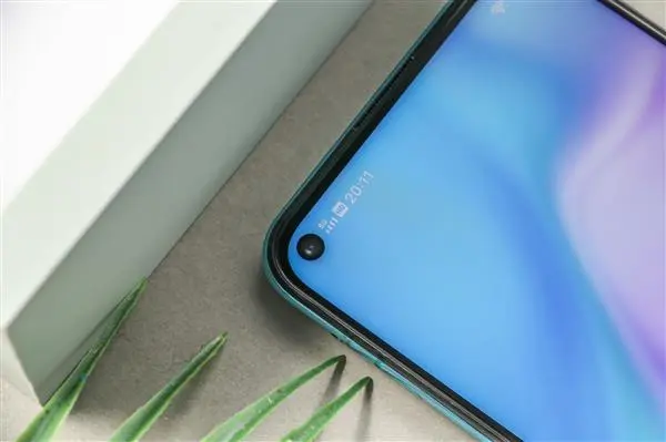 vivo Y70s 颜值兼实力，双模5G新升级
