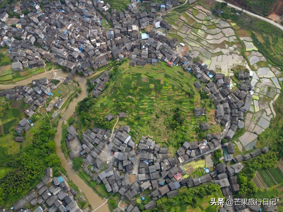 广西大山发现八个侗族村寨，村民还过着比较原始的生活，远离城市