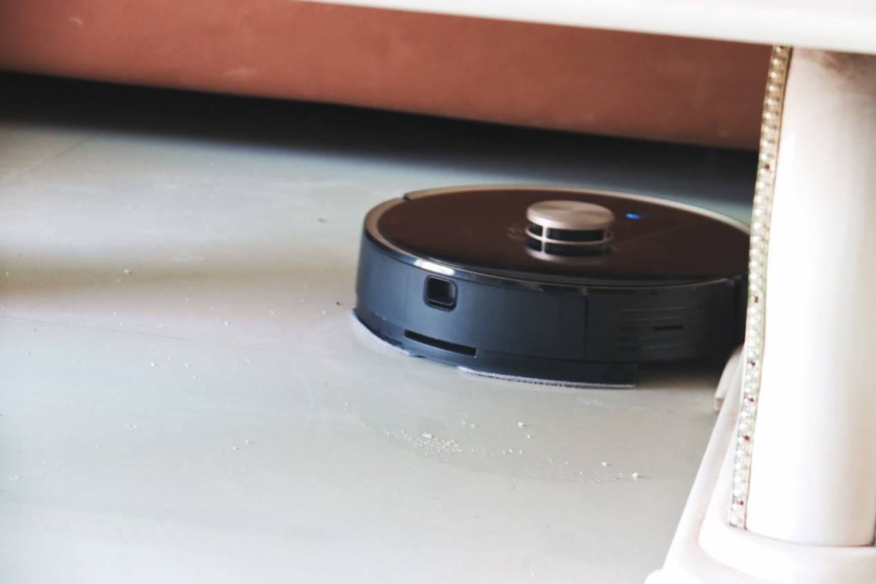 多款机器人供你选择：居家小帮手，好用，实用更适用