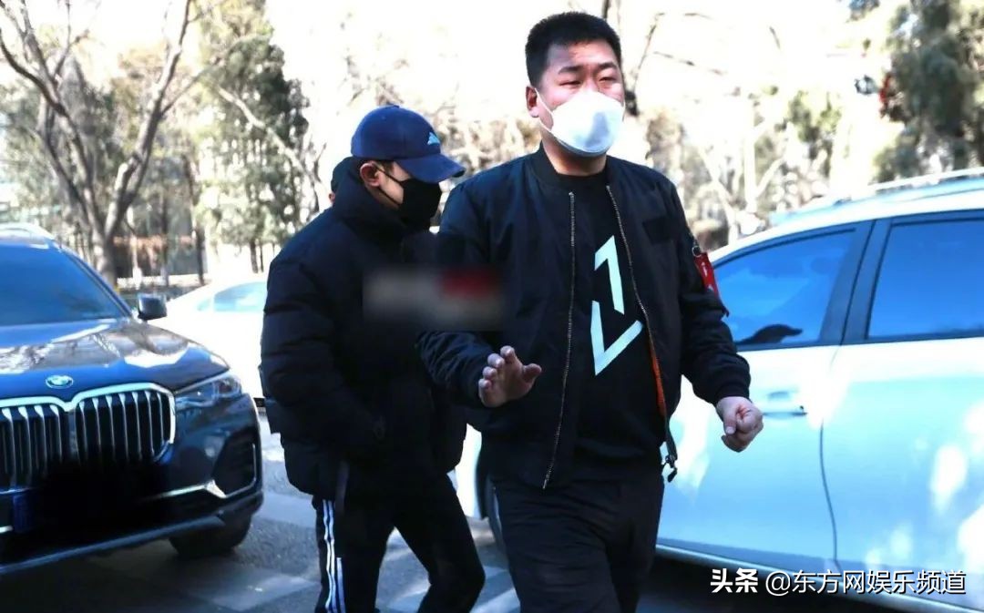 CCTV spring is late first big couplet discharges easy melt 1000 royal seal show a body