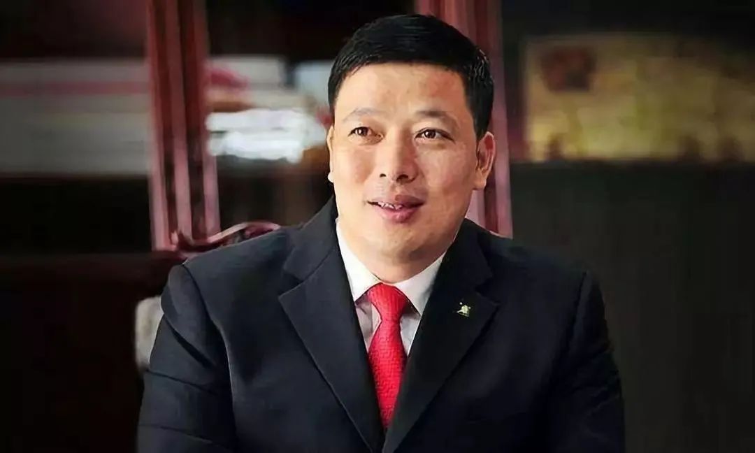 狠过刘强东！穷小子逆袭江苏新首富，坐拥2600亿身家