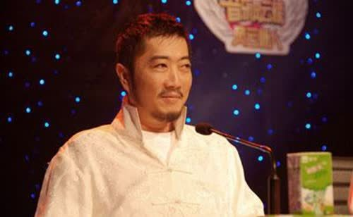 賭錢輸光后，回家路上他越想越氣，寫下一首歌成了任賢齊的成名作