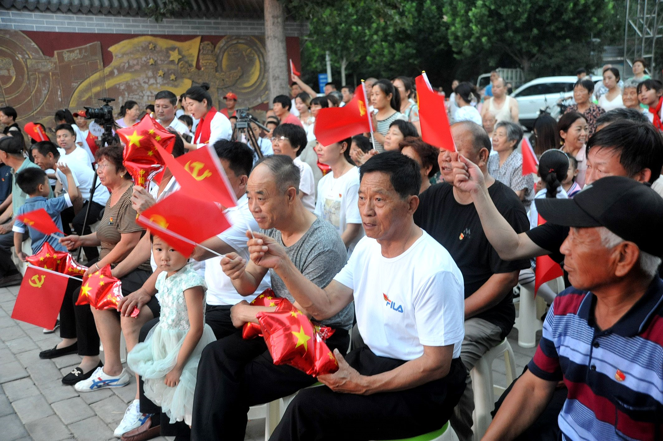 邯郸市邯山区刘村举办庆祝建党百年歌舞晚会