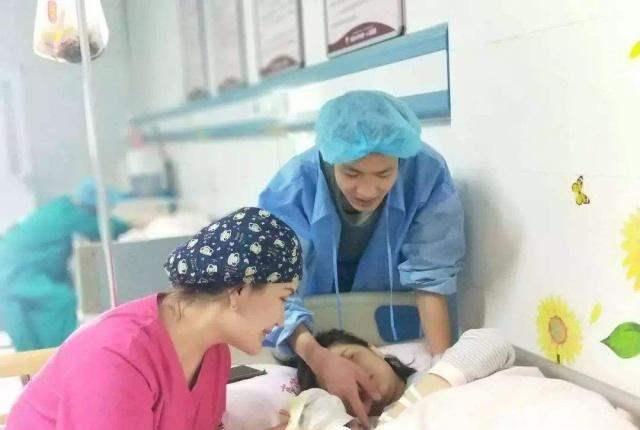 陪产爸爸进产房晕血反添乱:我生孩子,老公到底要不要陪产?