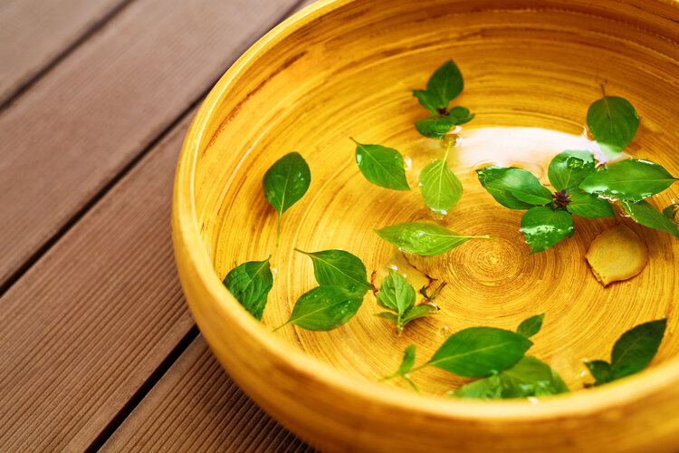 There are many benefits of sticking to ginger for soaking feet, there