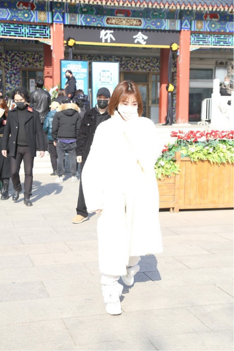 Zhao Yingjun memorial meeting: Willow cliff eye cries swollen, yellow Bo face is gaunter also, xue Zhiqian is bloodless also