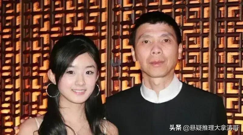 冯小刚提携的两个农村娃，从草根到顶流一路逆袭，却难逃离婚宿命