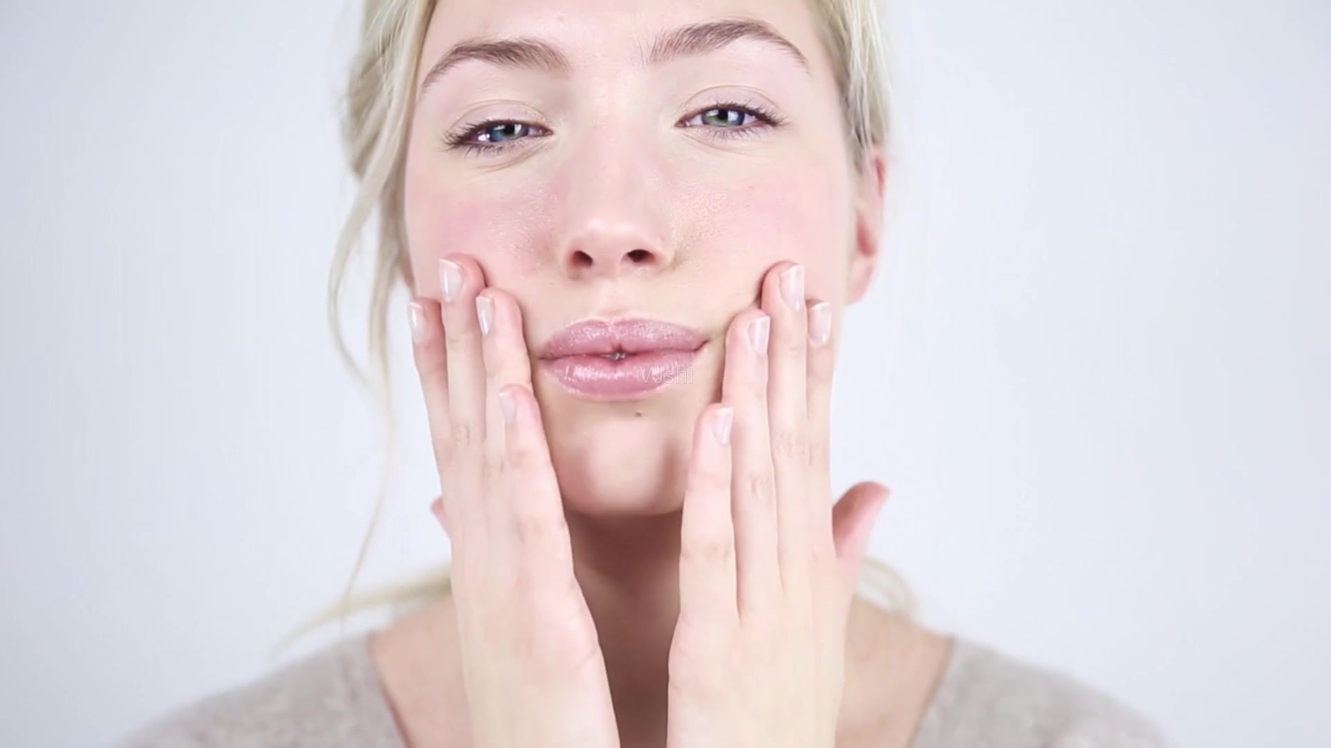 What should I do if my face is dry and peeling?How to deal with