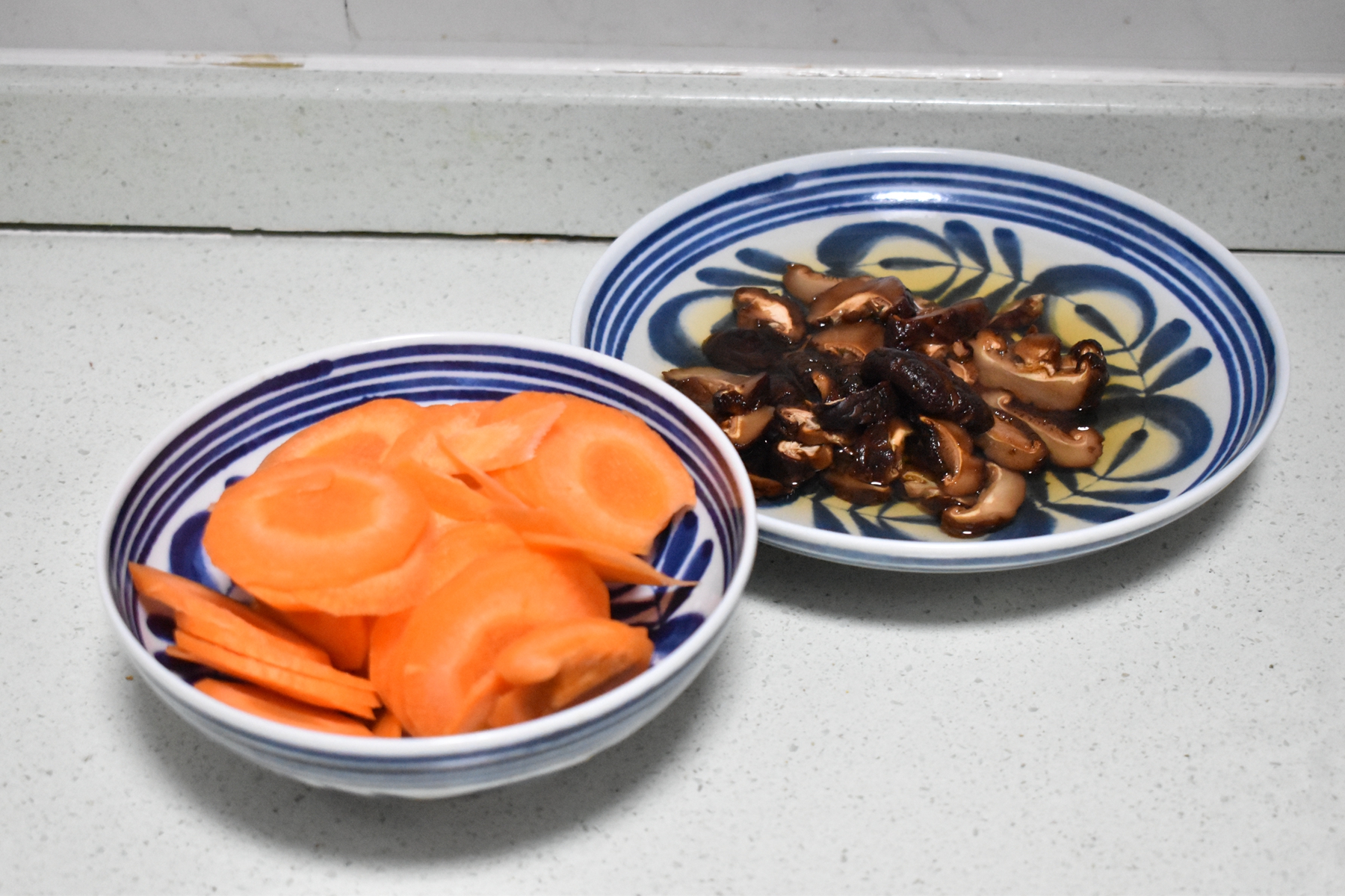 早餐吃这碗粥太幸福了，只需三样食材，这样做鲜美香滑，营养丰富