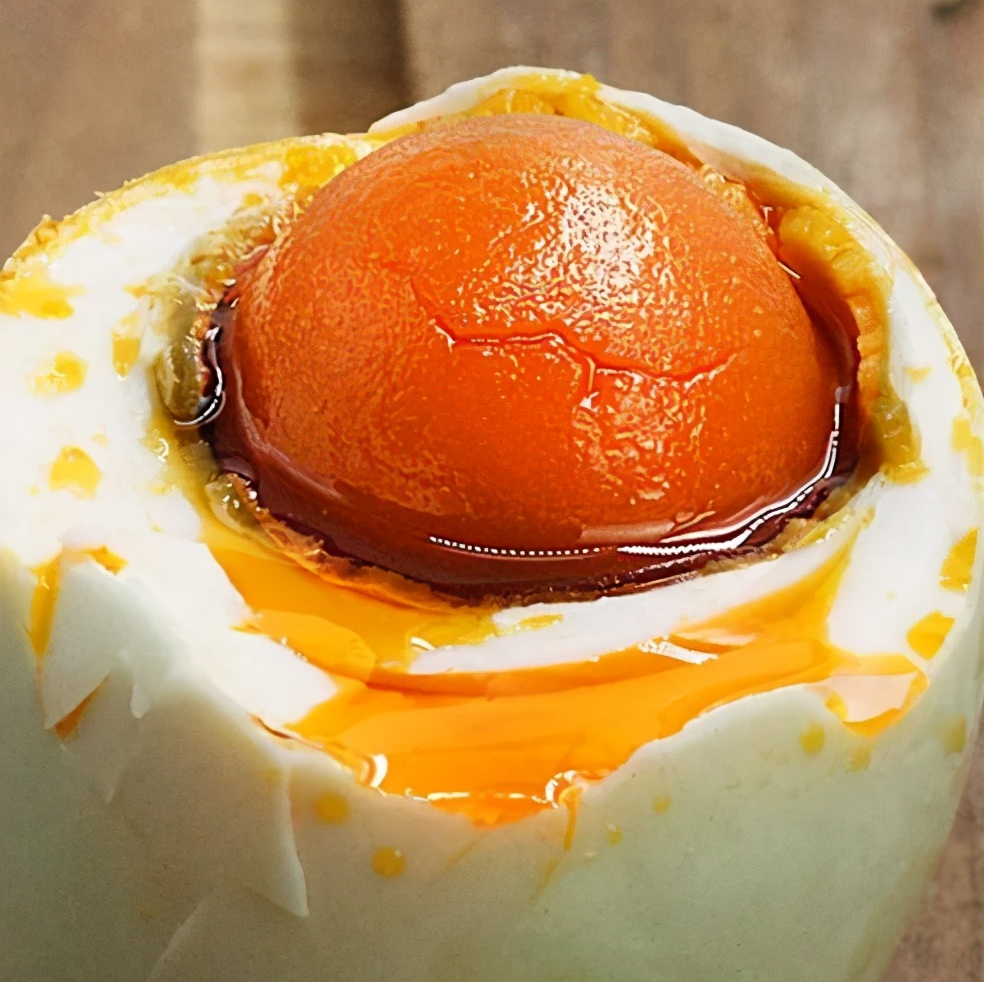 图片[1]-煮熟的咸鸭蛋如何保存 这样做和刚煮的一样好吃-起舞食谱网
