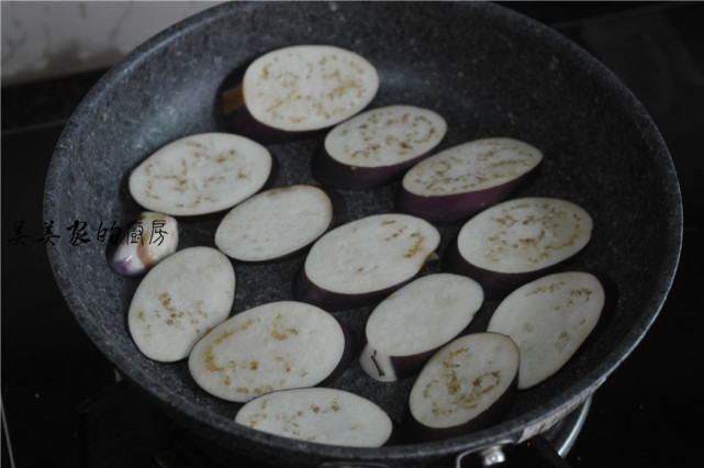 吃了30年茄子，這做法還是第一次見，細嫩噴香，比紅燒肉還好吃