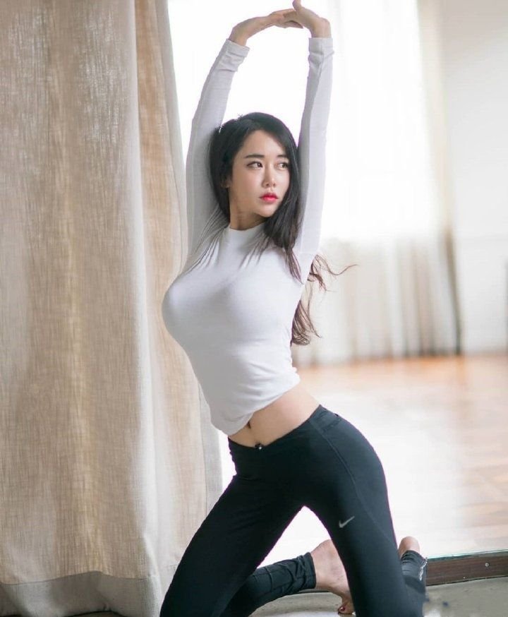 这位小姐姐是韩国姑娘，在国内，这样级别的女神是非常少见的