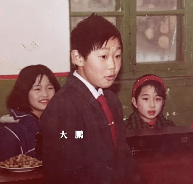 从唱歌被骗钱，到半个娱乐圈给他配戏，大鹏背后究竟有什么人？