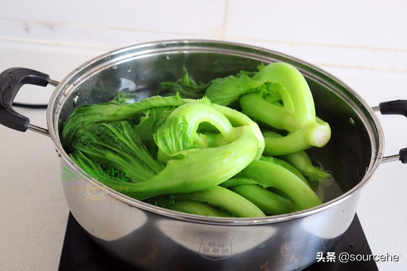 廣東用芥菜醃酸菜，掌握3個技巧，5天酸脆爽口，能儲存一年不壞