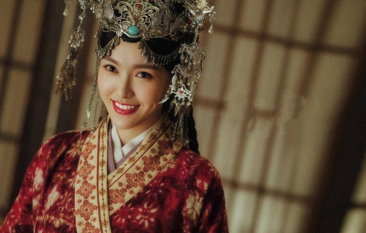 唐嫣新剧花絮首曝光，拍摄期间并未发福，力破“剧组养胎”传闻