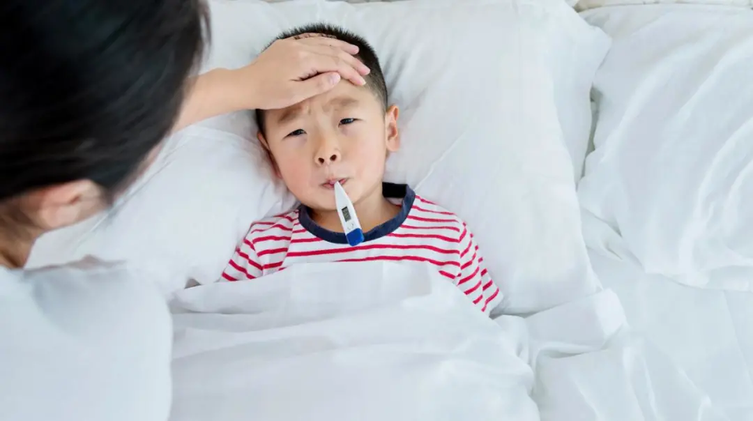 “我2個月大的女兒確診了!住進了新加坡重症監護室……”