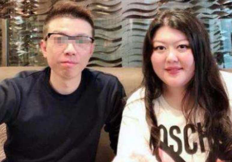 向华强三个子女：向佐成明星，向佑打架入狱，女儿最低调也最争气