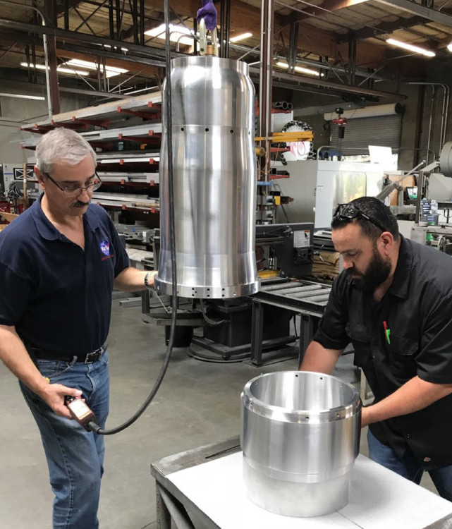 画面惊险又刺激！美国专家徒手拆核弹，网友直呼都是一群猛人