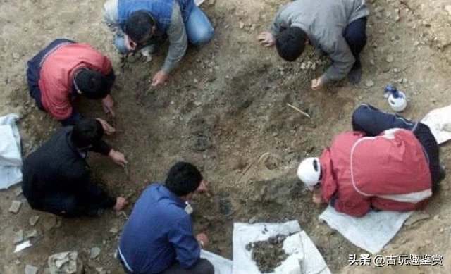 江西1500年前古墓出土2件瓷器，专家看后脸色 大变，当场摔碎？
