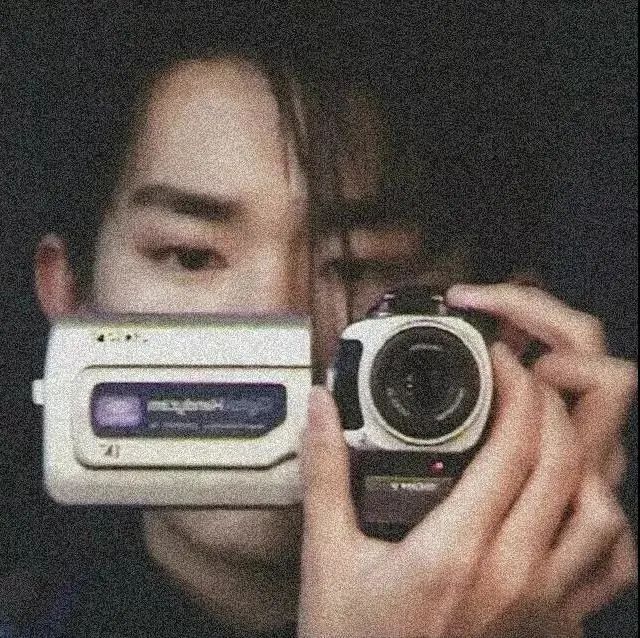 男生头像：高冷帅气男生头像