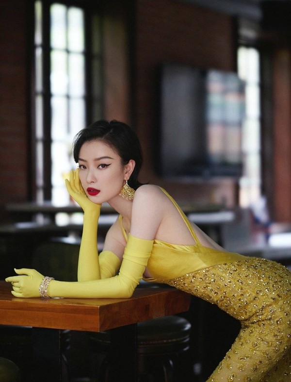 6位女星穿黄裙比美！佟丽娅秀美肩关晓彤腿超长，网友：约好的？