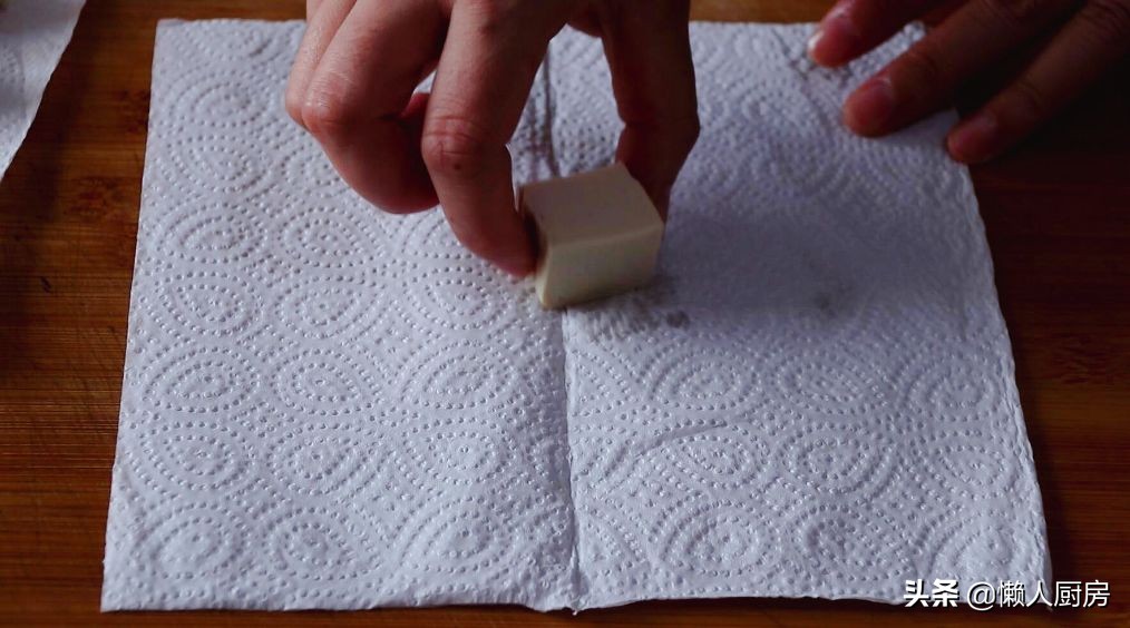 原来豆腐泡的做法这么简单，2块老豆腐就能搞定，外皮金黄不发脆